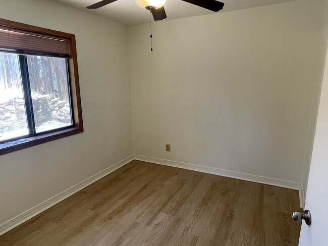 Building Photo - 119 S Paseo Del Flag