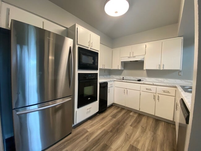Building Photo - Updated Two Bedroom, Two Bath Condo