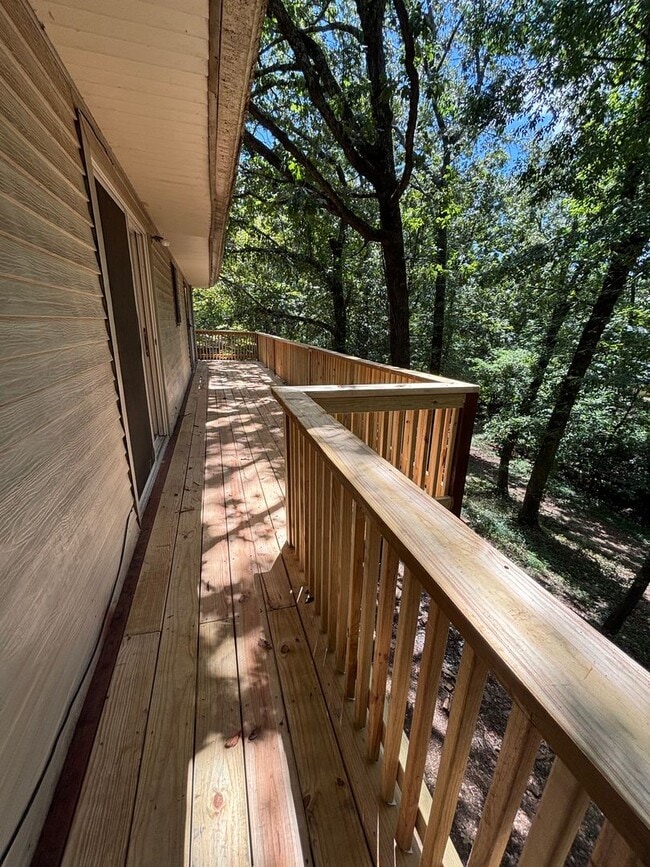 Building Photo - Spacious and beautifully updated 4-bedroom...