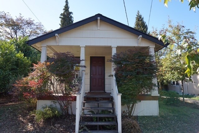 Primary Photo - Super Charmer - Small house, big heart!
