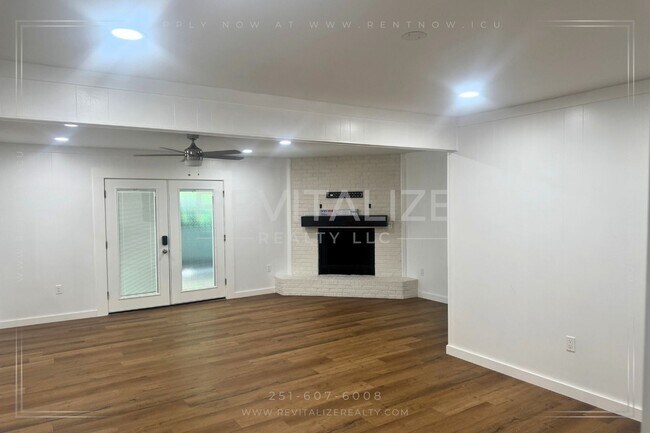 Building Photo - Stunning 3 Bedroom Home in West Mobile!