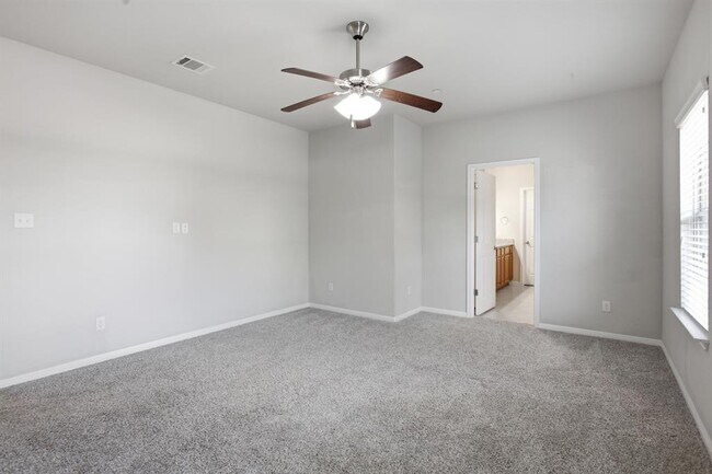 Building Photo - 2304 S Lakeline Blvd