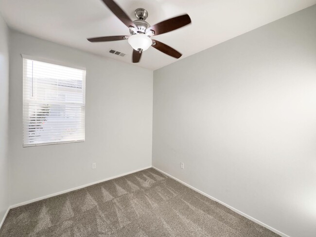 Building Photo - Beautiful 3 Bedroom Murrieta Condo w/ Atta...