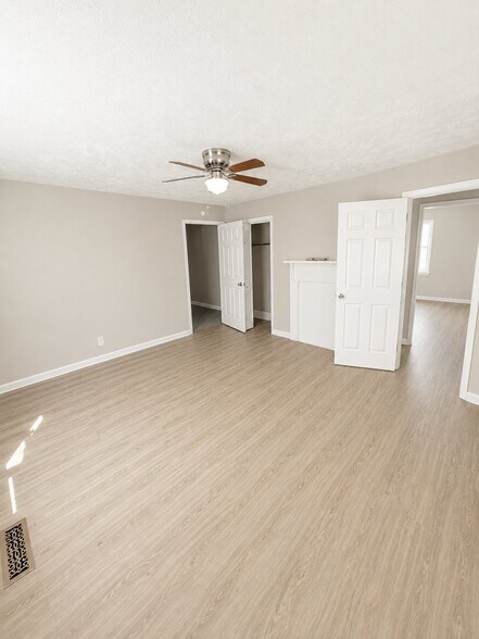 Building Photo - 826 Fort Hill St