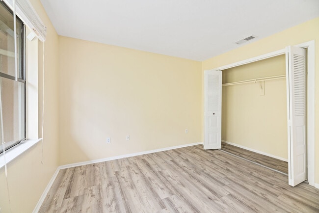 Building Photo - 225 S Tropical Trl