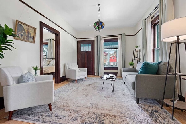 Building Photo - 100 W 1st St