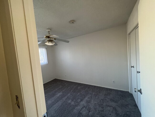 Building Photo - 1104 W 39th Pl