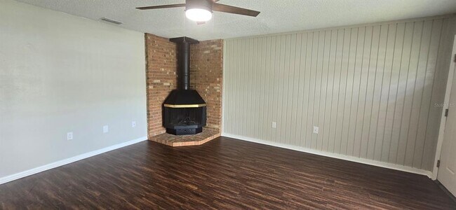 Building Photo - 4050 SE 22nd Ave