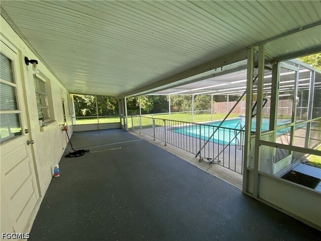 Building Photo - 7906 Suncoast Dr