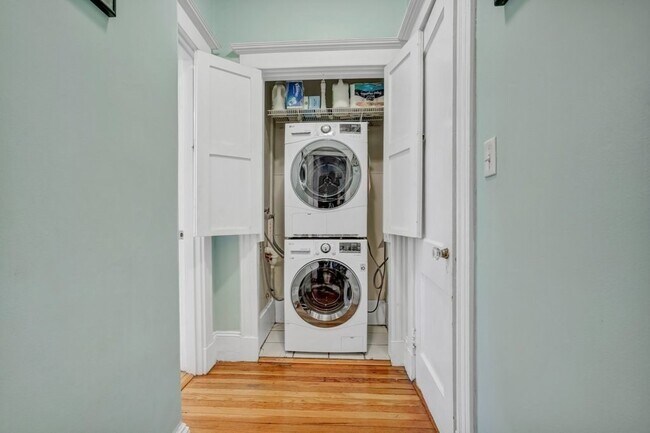 Building Photo - 8 Radcliffe Rd