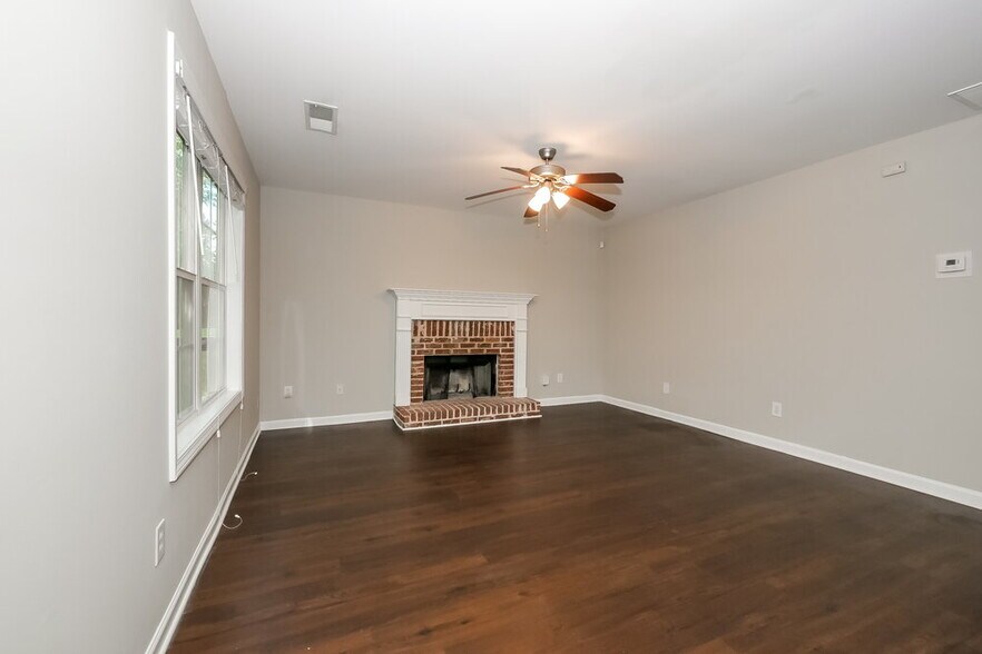 Building Photo - 965 Revere Way
