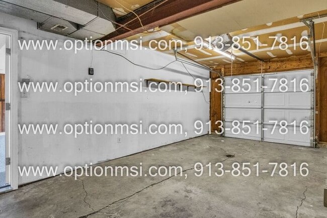 Building Photo - **Spacious 2-Bedroom Duplex in a Cul-de-Sac!**