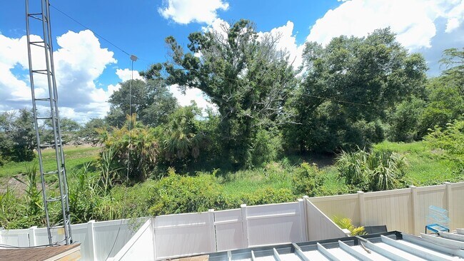 Building Photo - Newly renovated 2 bedroom Townhouse for Re...