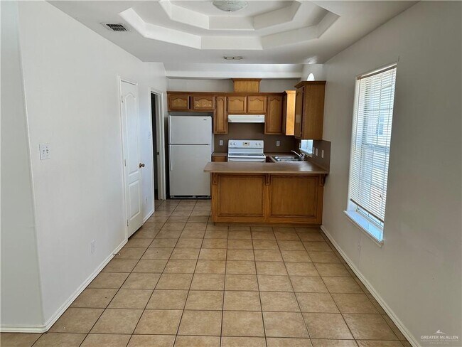 Building Photo - 613 La Mancha Dr