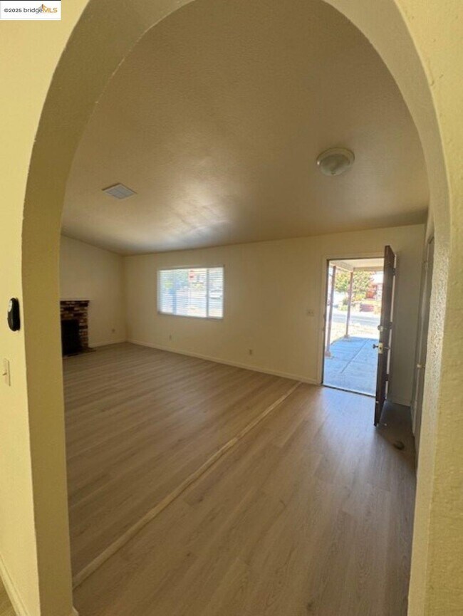 Building Photo - 3323 Blythe Dr
