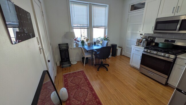 Building Photo - 2322 W Rice St