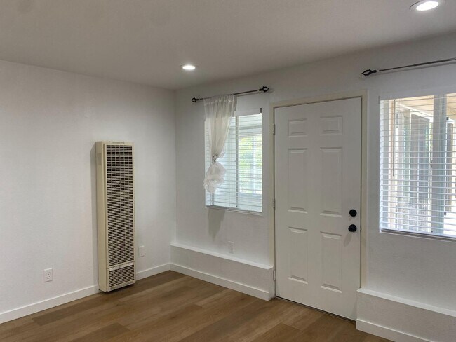 Building Photo - 81 Camelot Ct