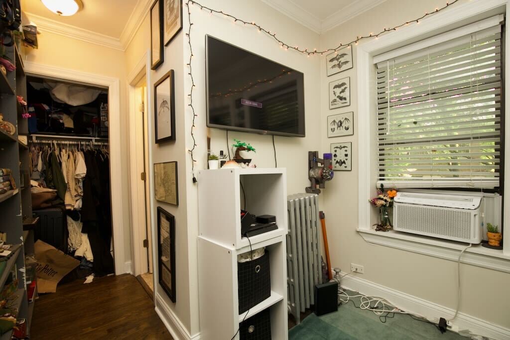 Building Photo - 1056 W Lill Ave