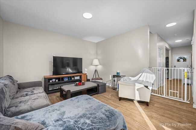 Building Photo - 3345 Seeley St