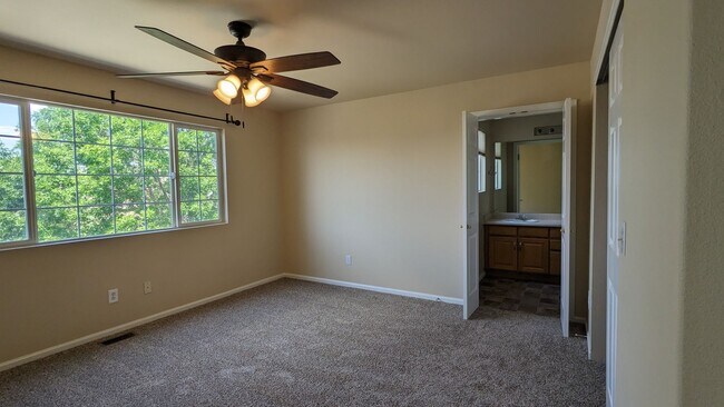 Building Photo - LOVELY TWO STORY HOME IN THE RANGE AT SPRI...