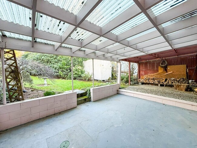 Building Photo - Beautiful Home in Convenient Northgate Location