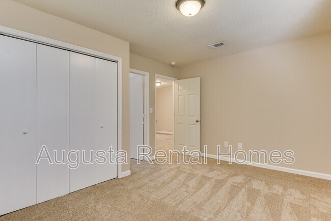 Building Photo - 3510 Woodlake Rd