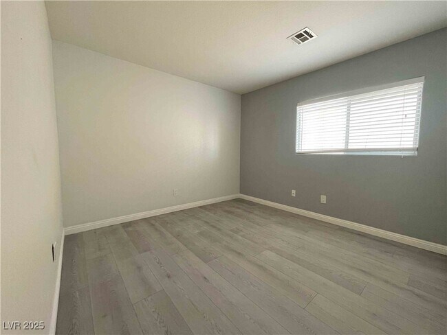 Building Photo - 9943 Shallot Ct