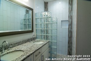 Building Photo - 705 W Elsmere Pl