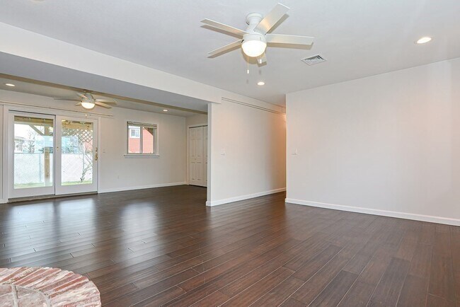 Building Photo - 21 Swan Ave