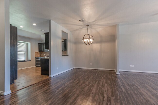Building Photo - Lakeside Retreat - Newly Remodeled 3-Bedro...