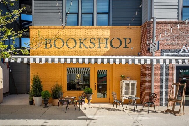 Building Photo - 210 Glasgow Ln