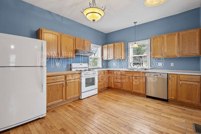 Building Photo - 403 S East St