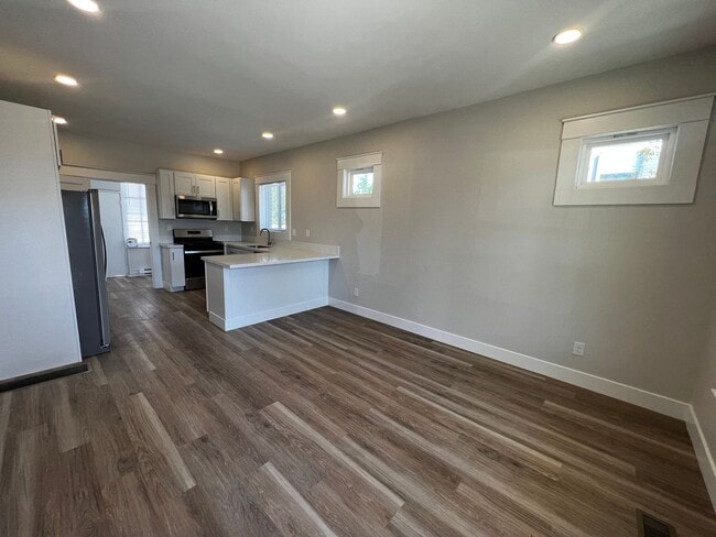 Building Photo - Beautiful 2-Bedroom House with Yard