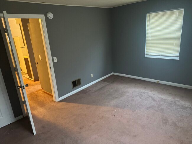 Building Photo - 4036 Homelawn Ave