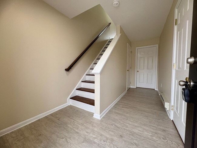 Building Photo - 3 Bedroom 2.5 Bathroom in York!