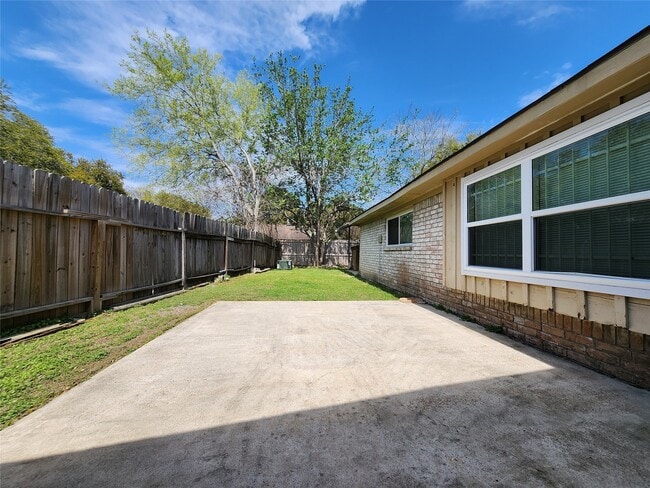 Building Photo - 9210 Meaux Dr