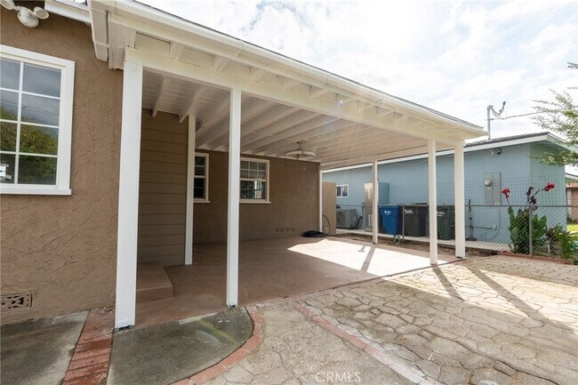 Building Photo - 14043 Mystic St