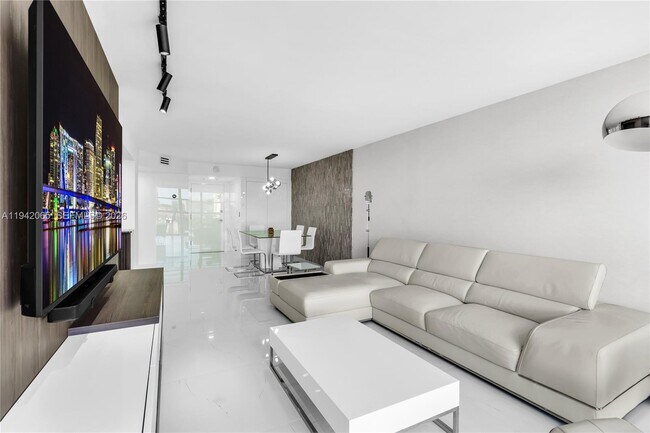 Building Photo - 200 Leslie Dr