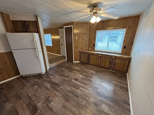Building Photo - 123 Opal Dr