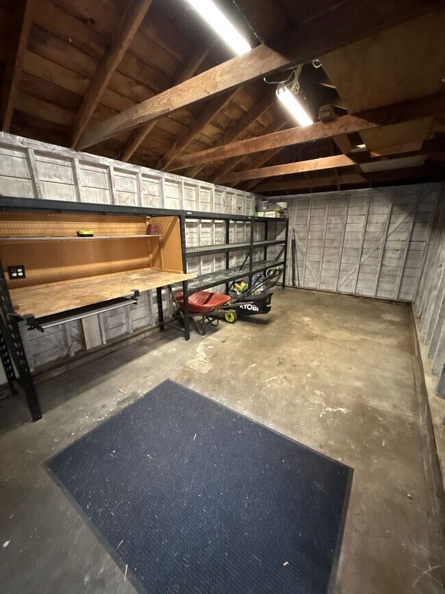 Building Photo - 4627 Thorman Ave NE