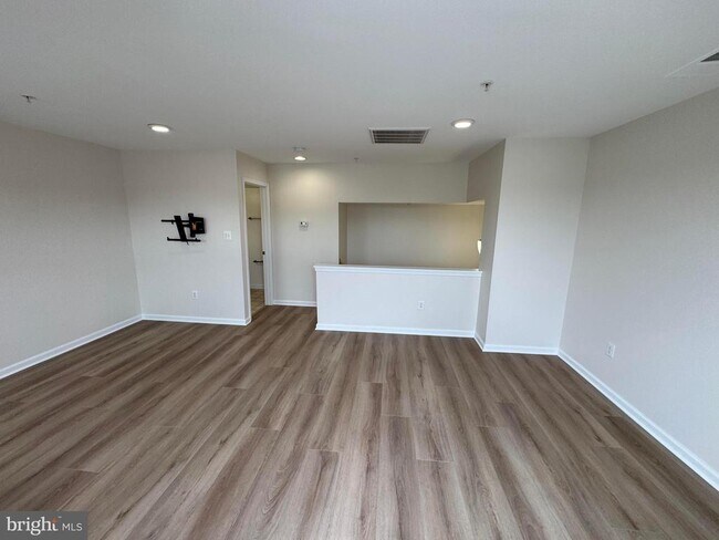 Building Photo - 9160 Landon House Ln