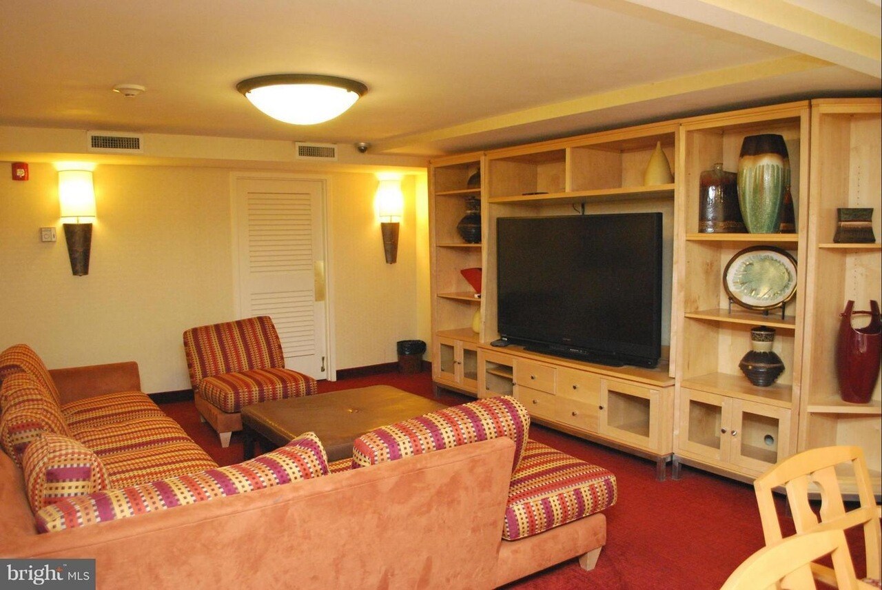 Building Photo - 950 25th St NW