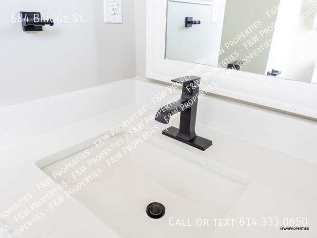 Building Photo - 684 Briggs St