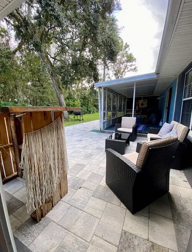 Building Photo - 6106 Everglades Dr