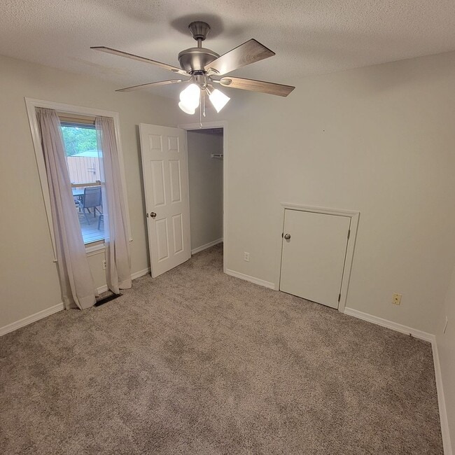 Building Photo - 3/2 Townhouse-Cookeville City Limits-End Unit