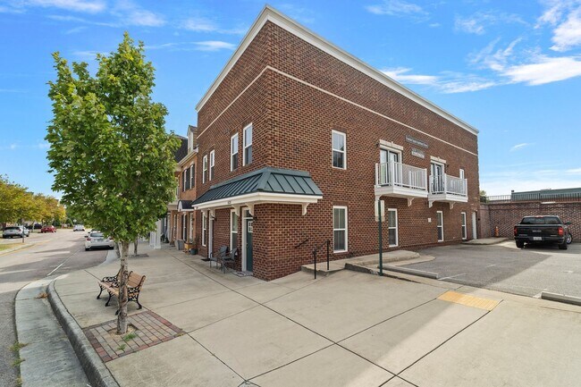 Building Photo - The Fountain Square Apartments