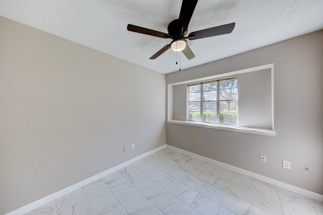 Building Photo - 361 Dawn Hill Dr