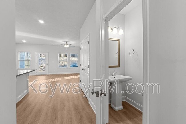 Building Photo - 1301 Newbern Dr