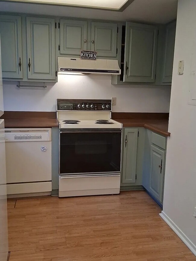 Building Photo - 750 Chorro St