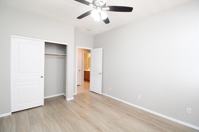 Building Photo - 361 S Melba St